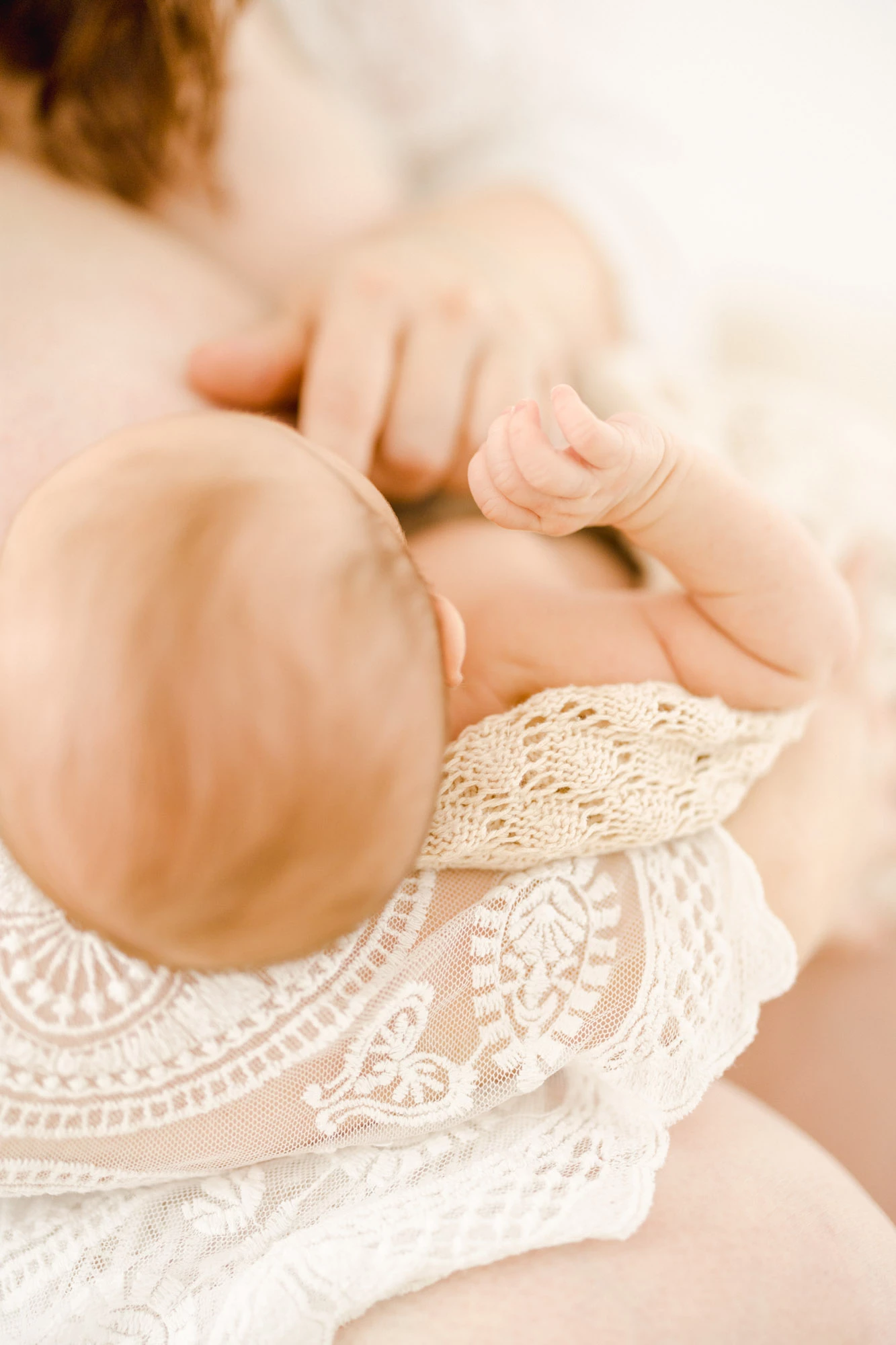 enfant rose marron gris allaitement